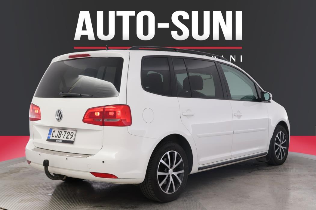 VOLKSWAGEN Touran 2013