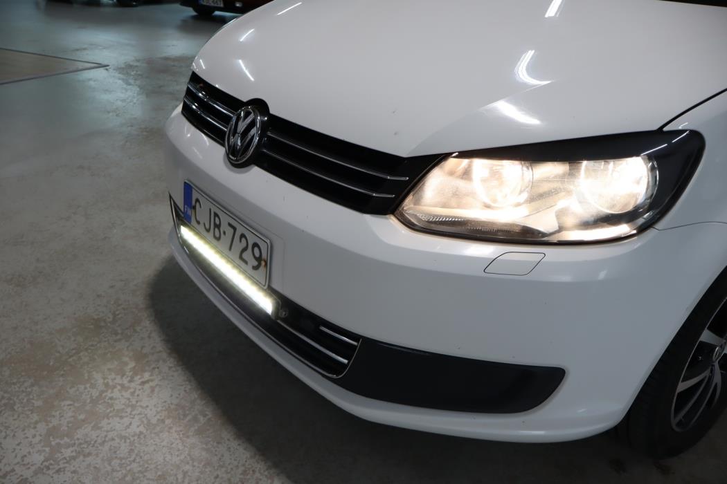 VOLKSWAGEN Touran 2013