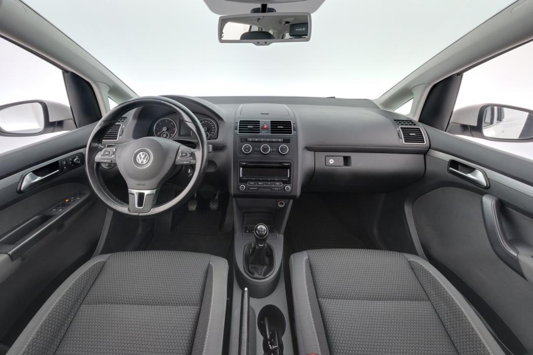 VOLKSWAGEN Touran 2013