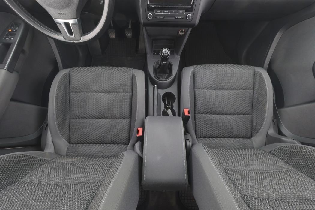VOLKSWAGEN Touran 2013