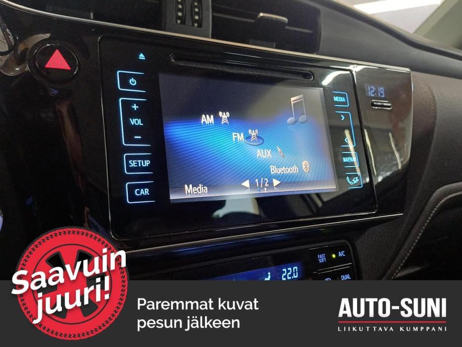 TOYOTA Auris 2015