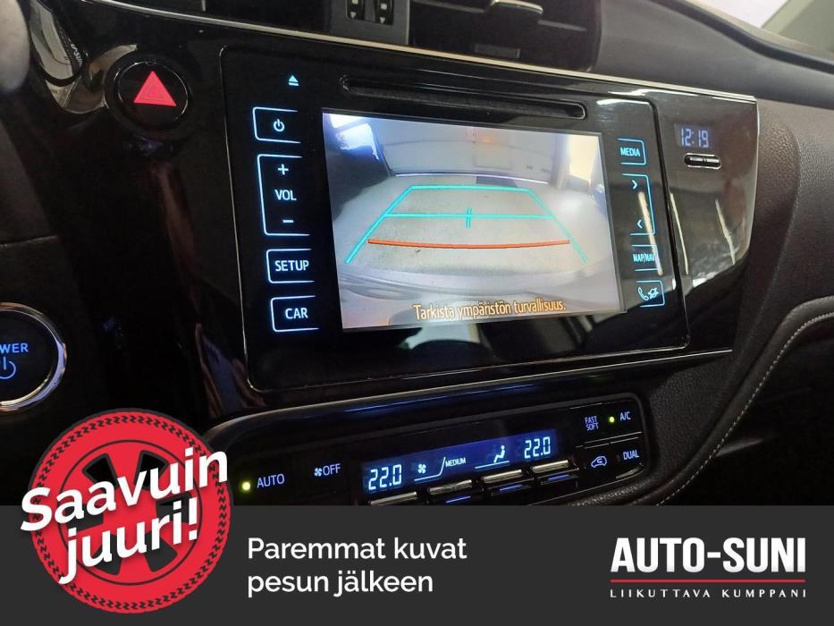TOYOTA Auris 2015