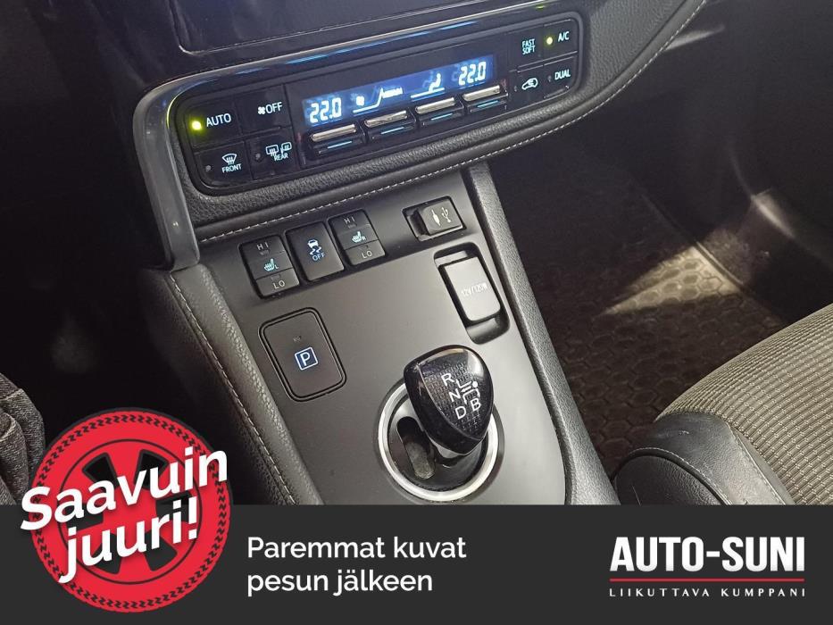 TOYOTA Auris 2015