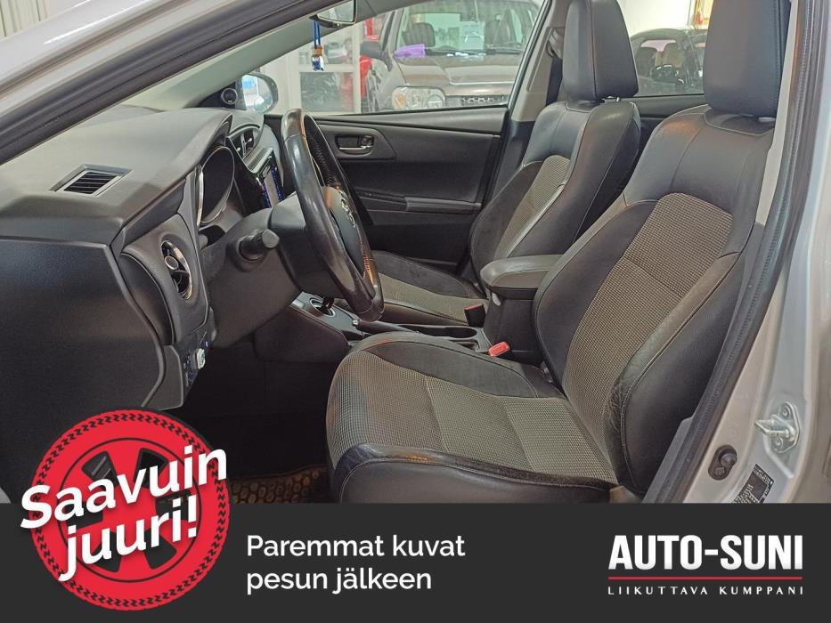 TOYOTA Auris 2015