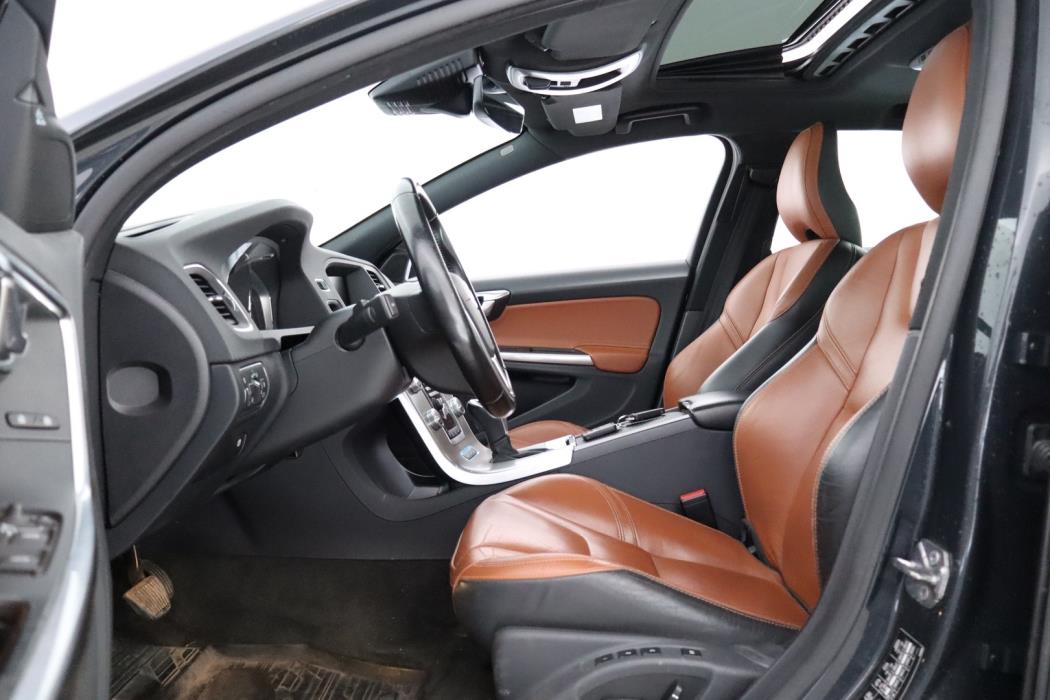 VOLVO V60 2017