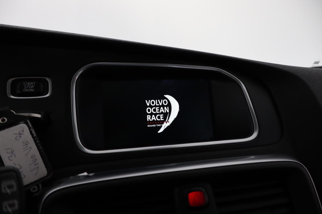 VOLVO V40 2015