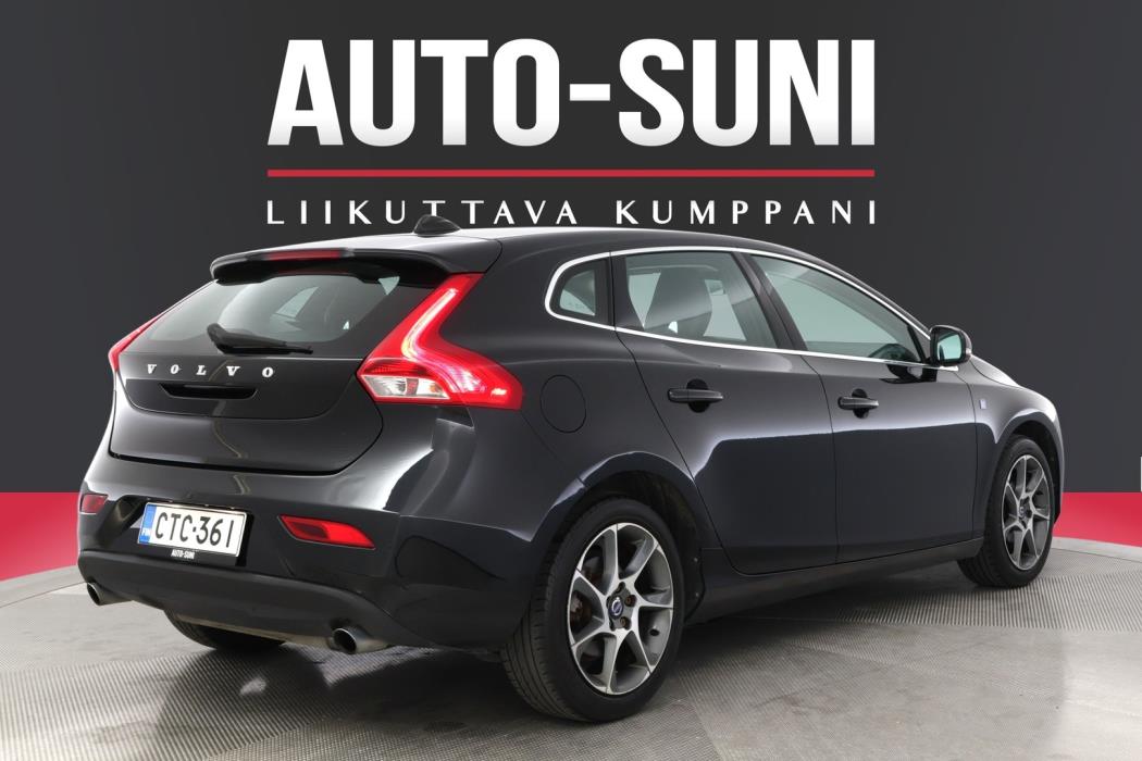VOLVO V40 2015