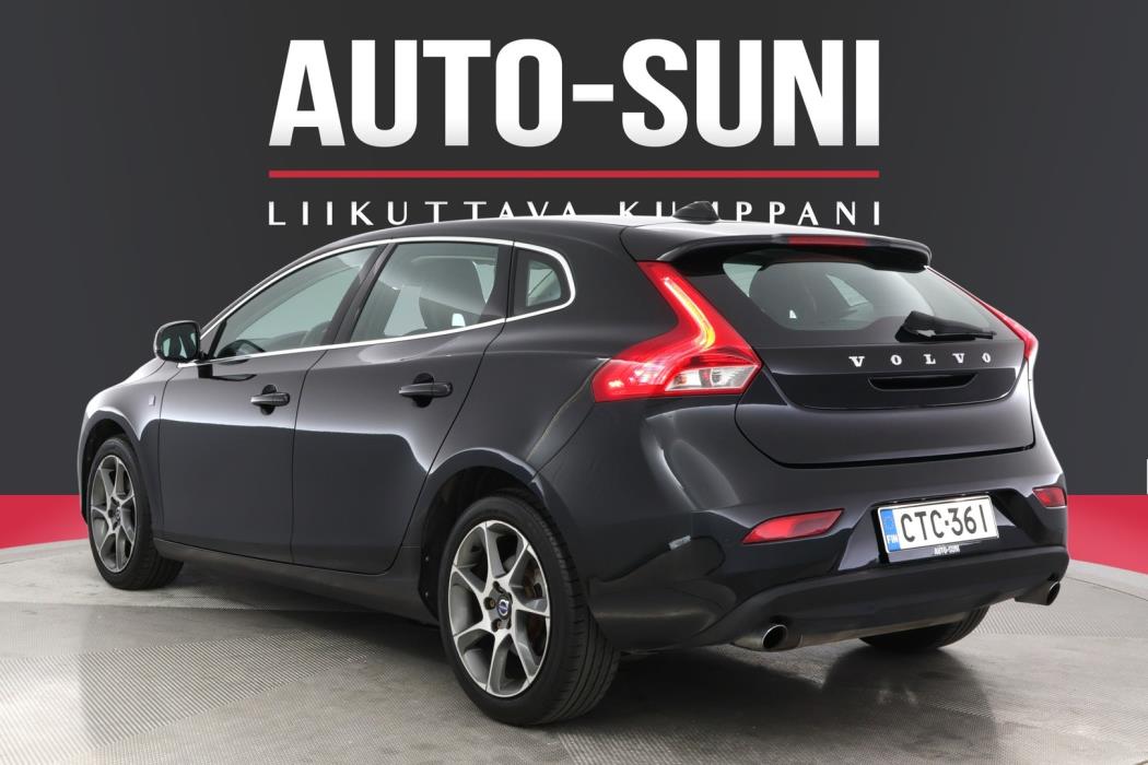 VOLVO V40 2015