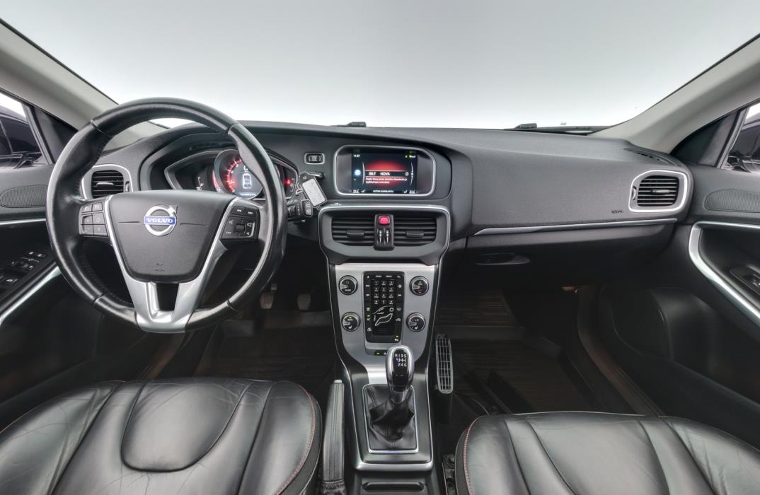 VOLVO V40 2015