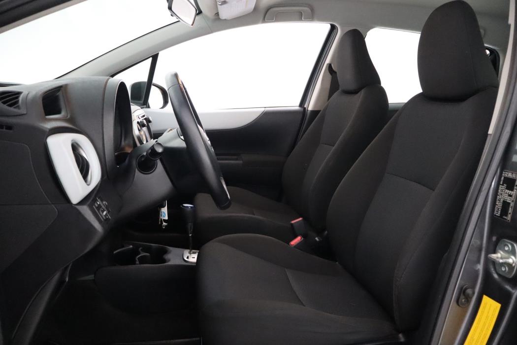TOYOTA Yaris 2012