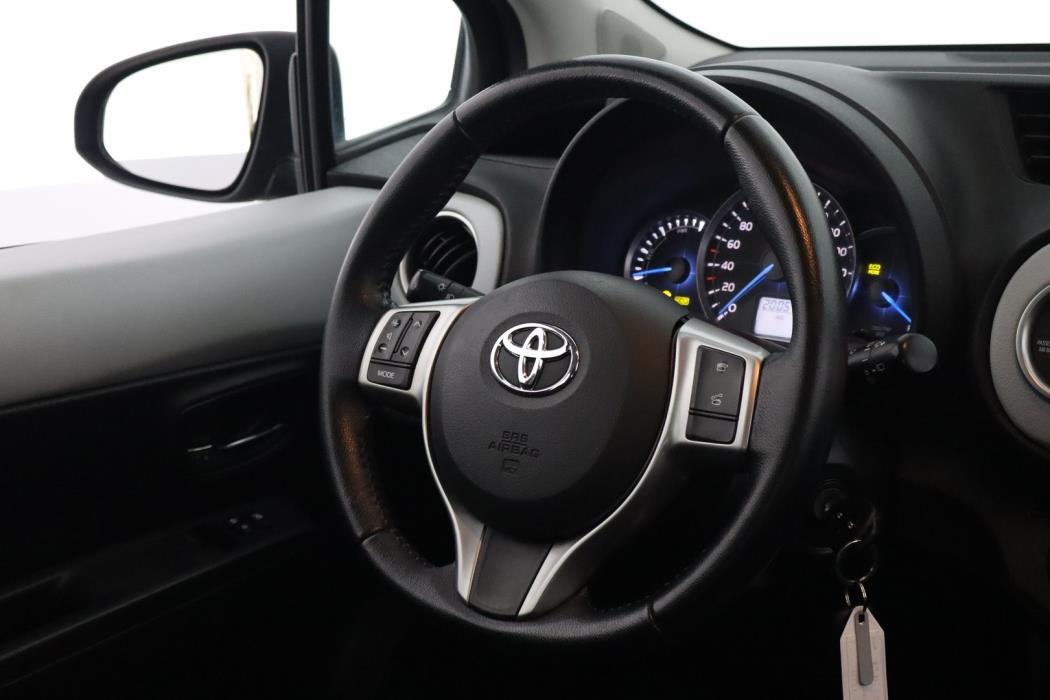 TOYOTA Yaris 2012