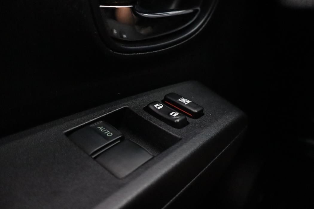 TOYOTA Yaris 2012