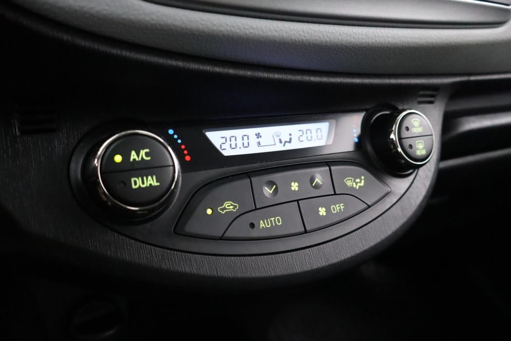 TOYOTA Yaris 2012