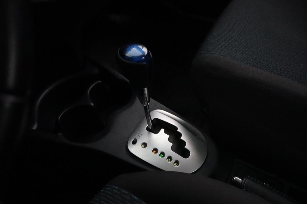 TOYOTA Yaris 2012