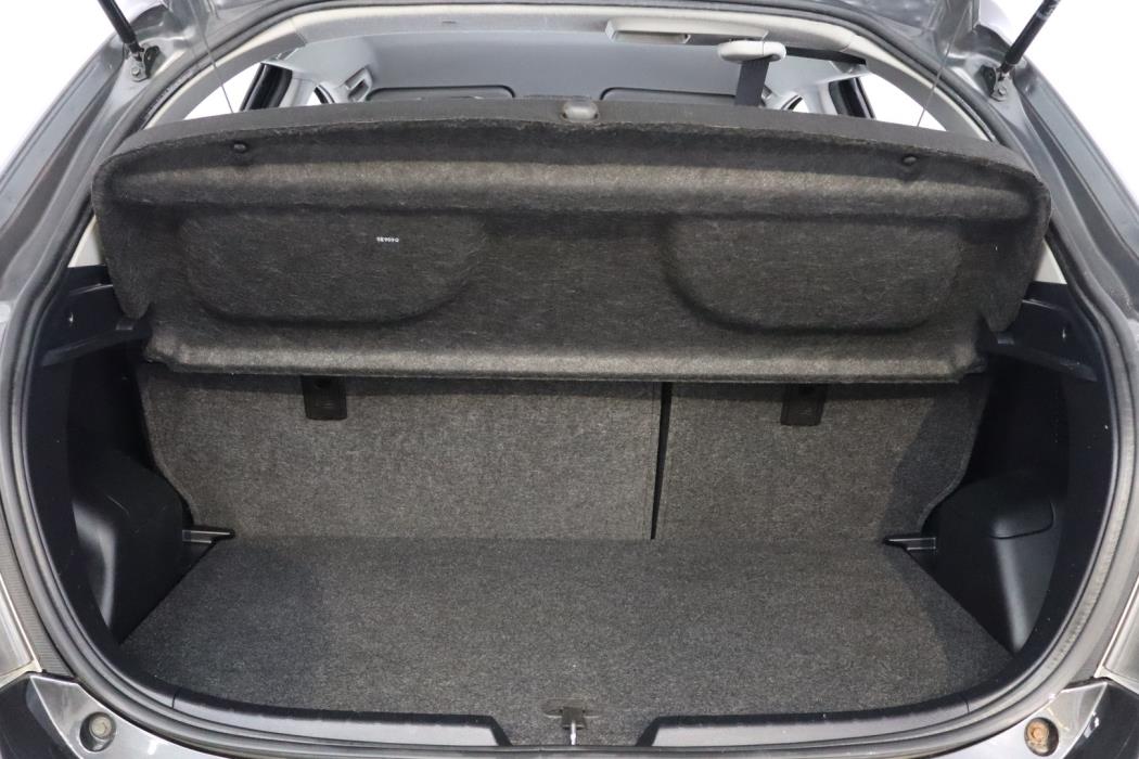 TOYOTA Yaris 2012