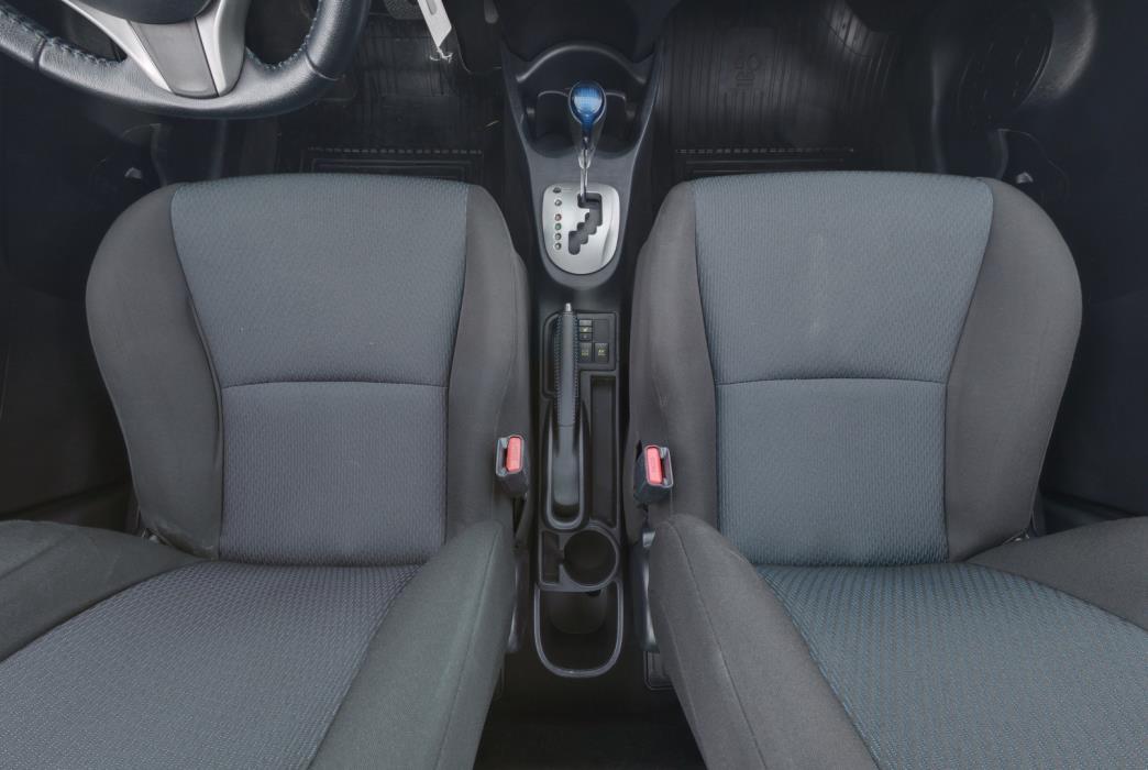 TOYOTA Yaris 2012