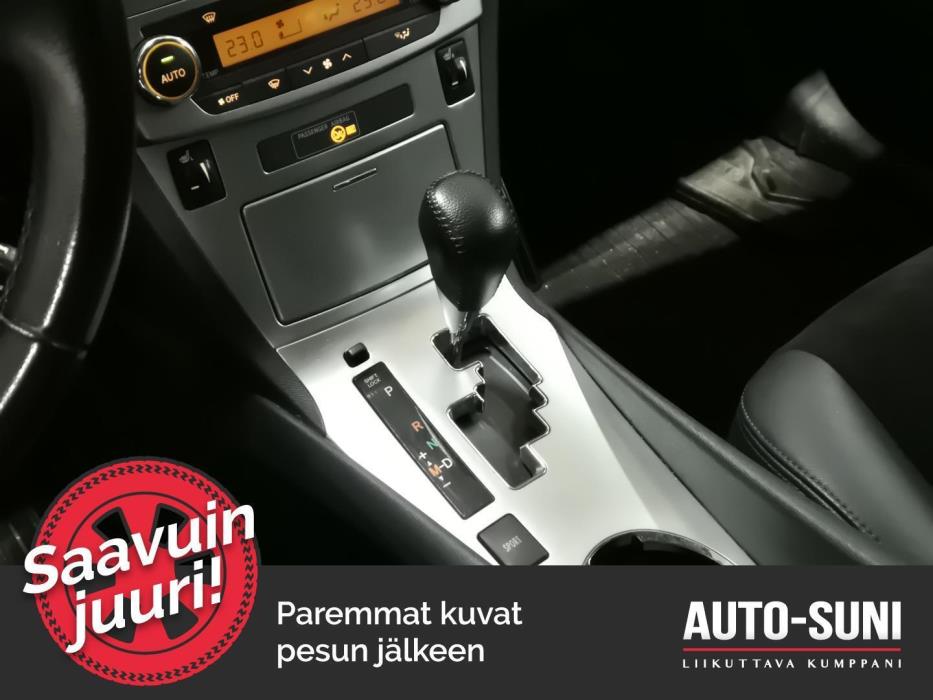 TOYOTA Avensis 2015