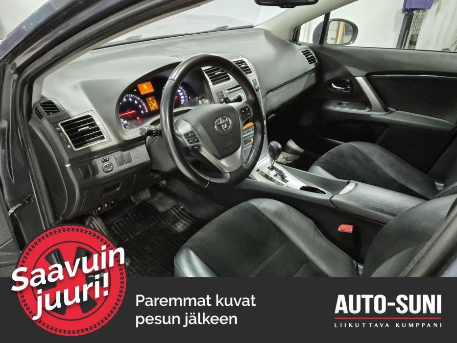 TOYOTA Avensis 2015