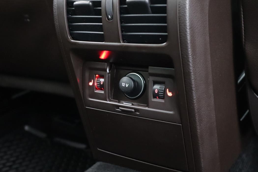 VOLKSWAGEN Passat 2011