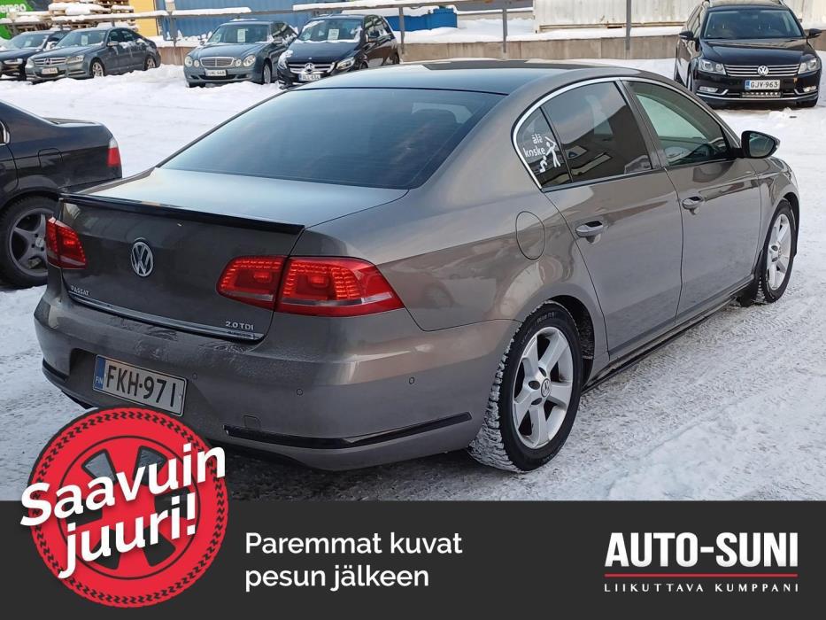 VOLKSWAGEN Passat 2011