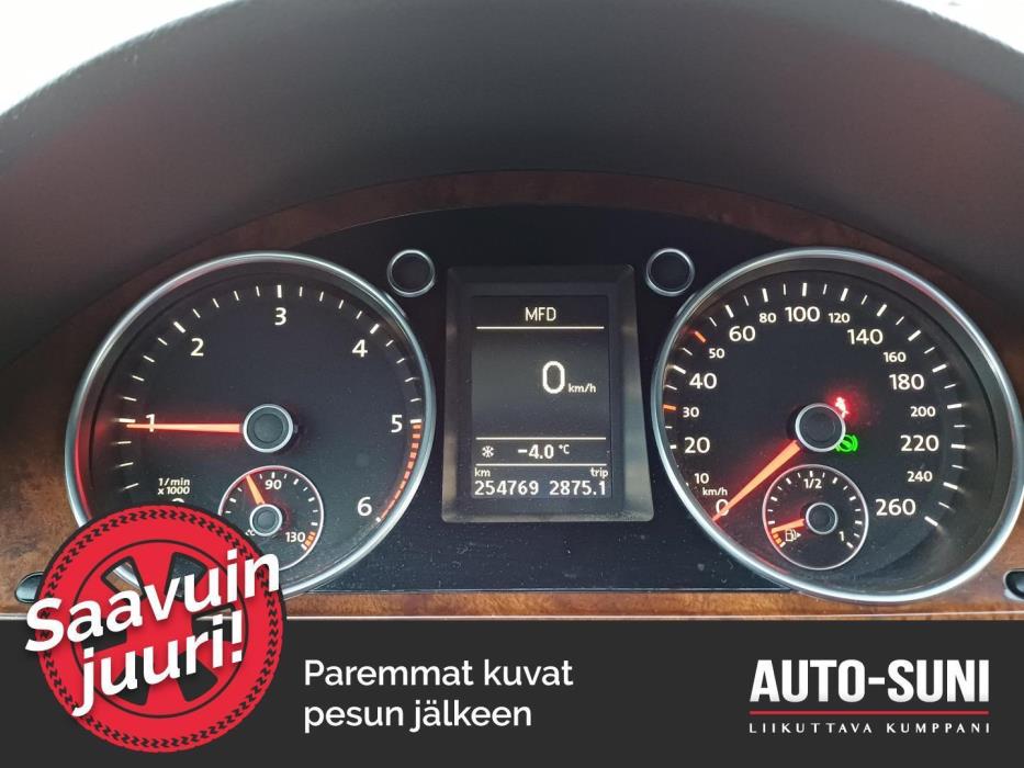 VOLKSWAGEN Passat 2011