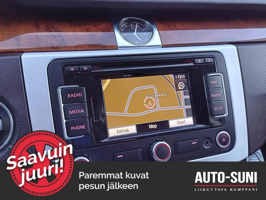 VOLKSWAGEN Passat 2011