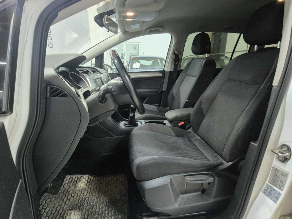 VOLKSWAGEN Touran 2017