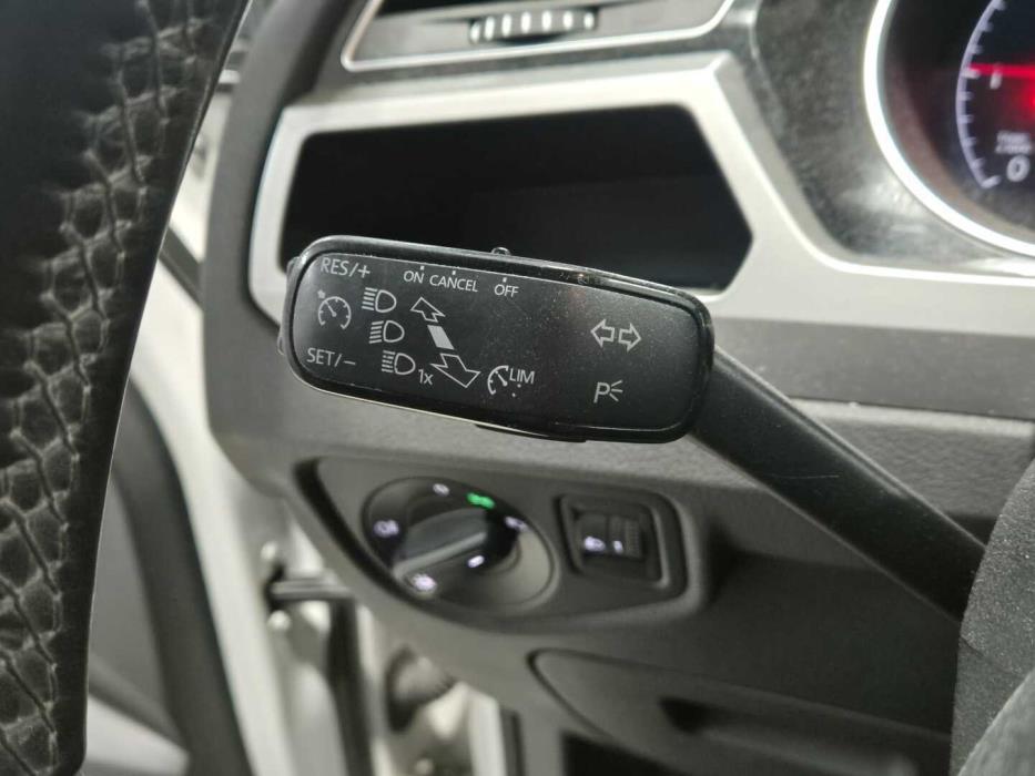 VOLKSWAGEN Touran 2017