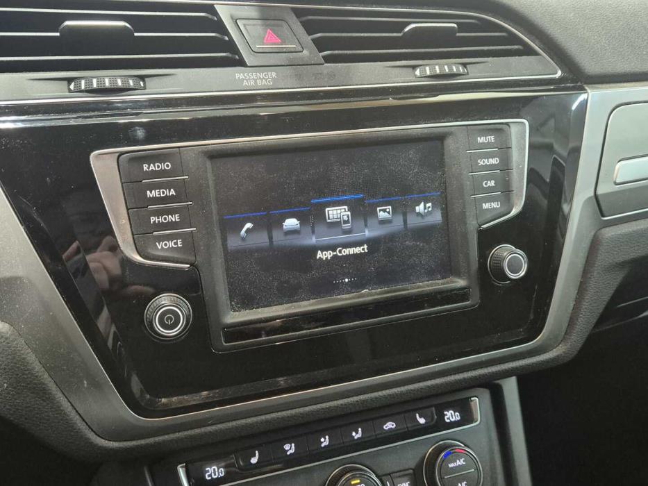 VOLKSWAGEN Touran 2017