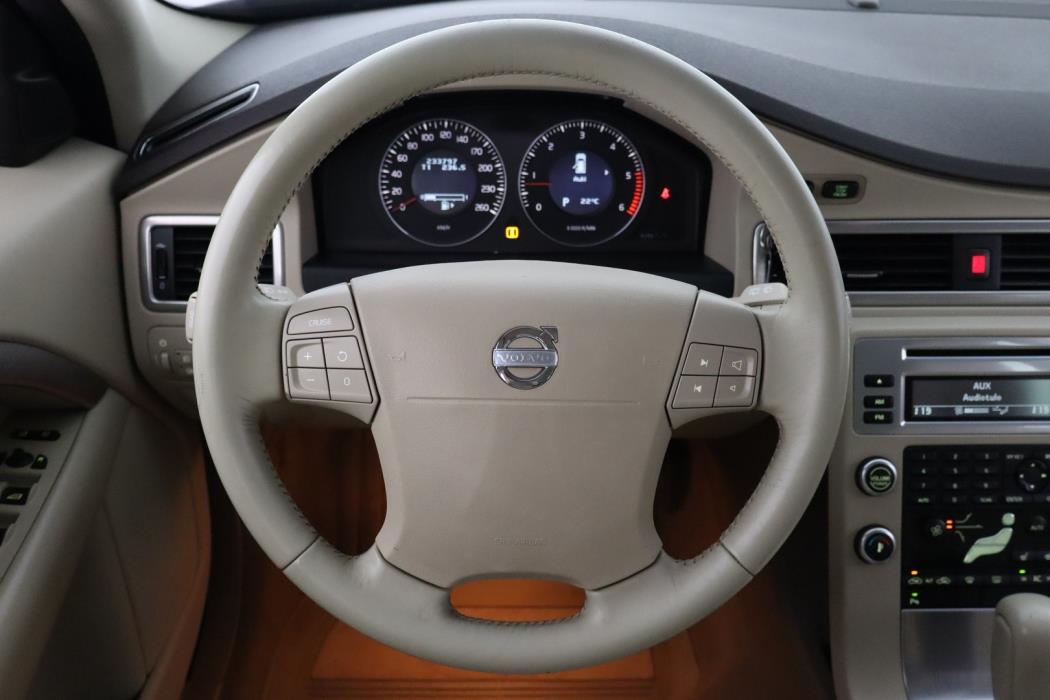 VOLVO V70 2008