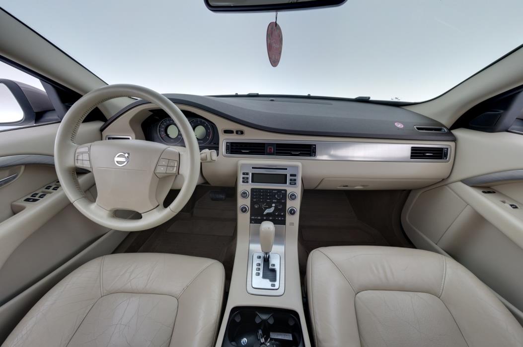 VOLVO V70 2008