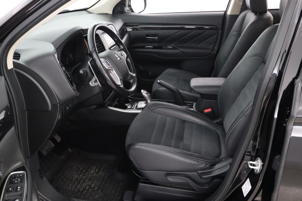 MITSUBISHI Outlander PHEV 2016