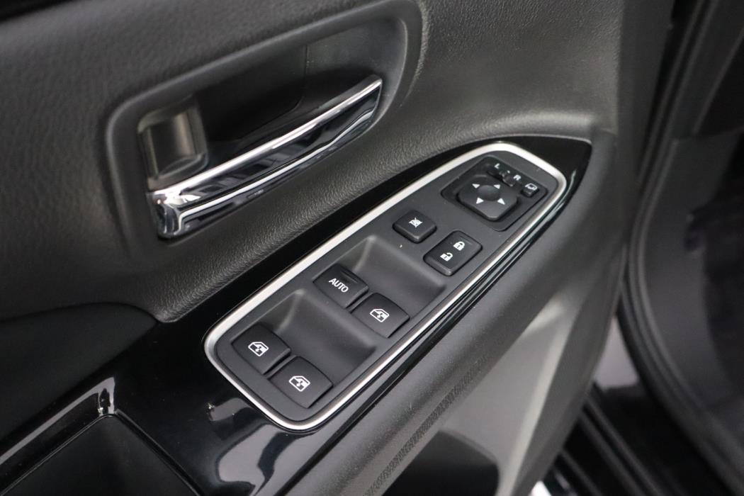 MITSUBISHI Outlander PHEV 2016