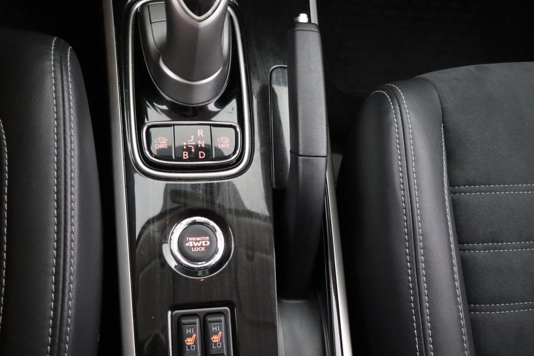 MITSUBISHI Outlander PHEV 2016