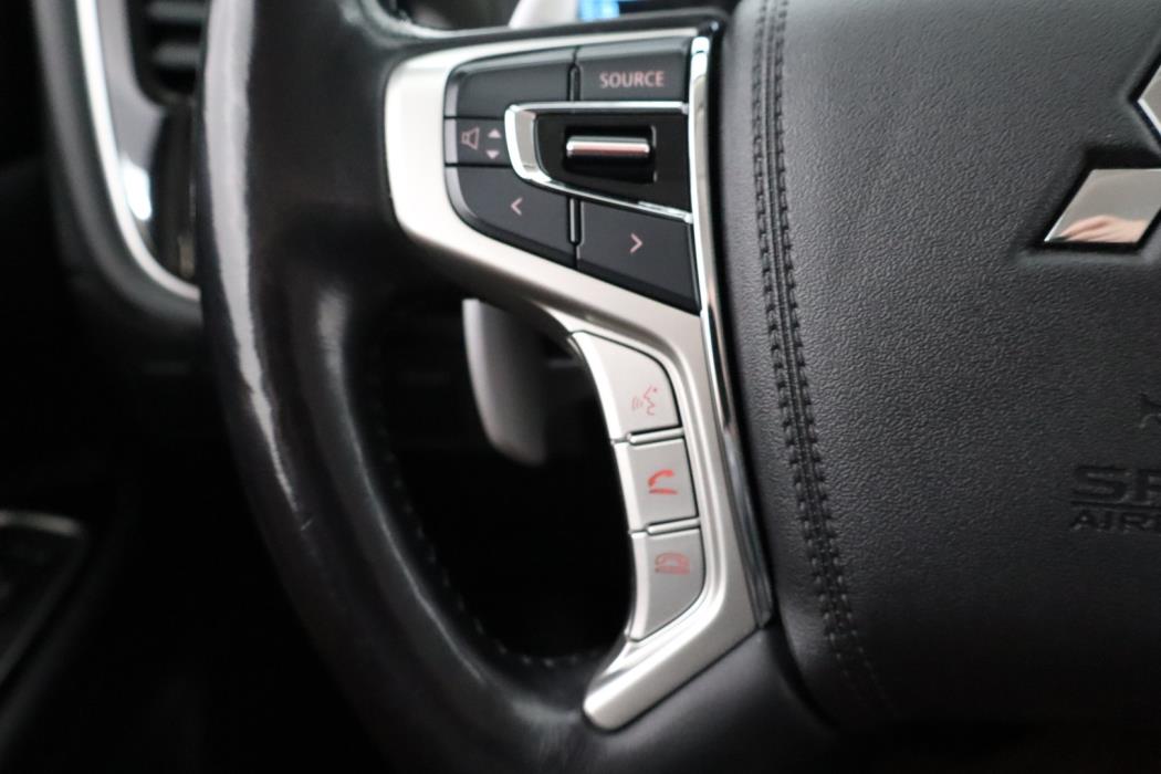 MITSUBISHI Outlander PHEV 2016