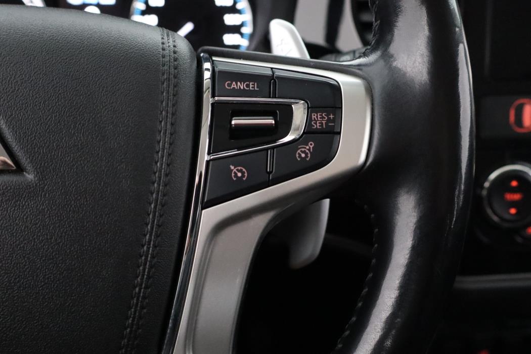 MITSUBISHI Outlander PHEV 2016