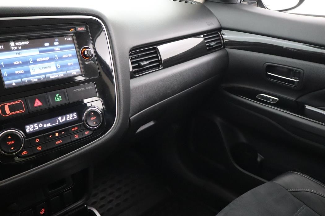 MITSUBISHI Outlander PHEV 2016