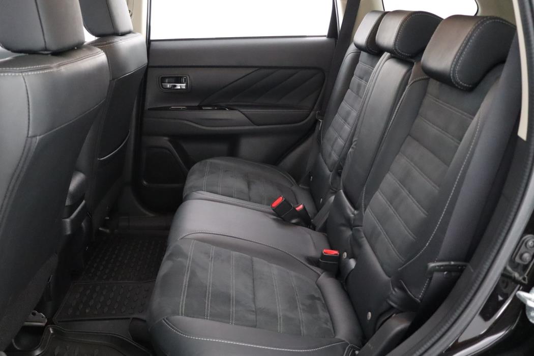 MITSUBISHI Outlander PHEV 2016