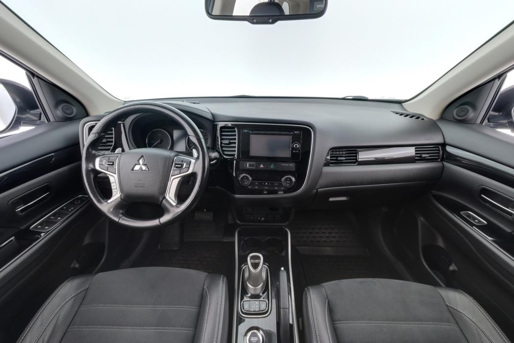 MITSUBISHI Outlander PHEV 2016