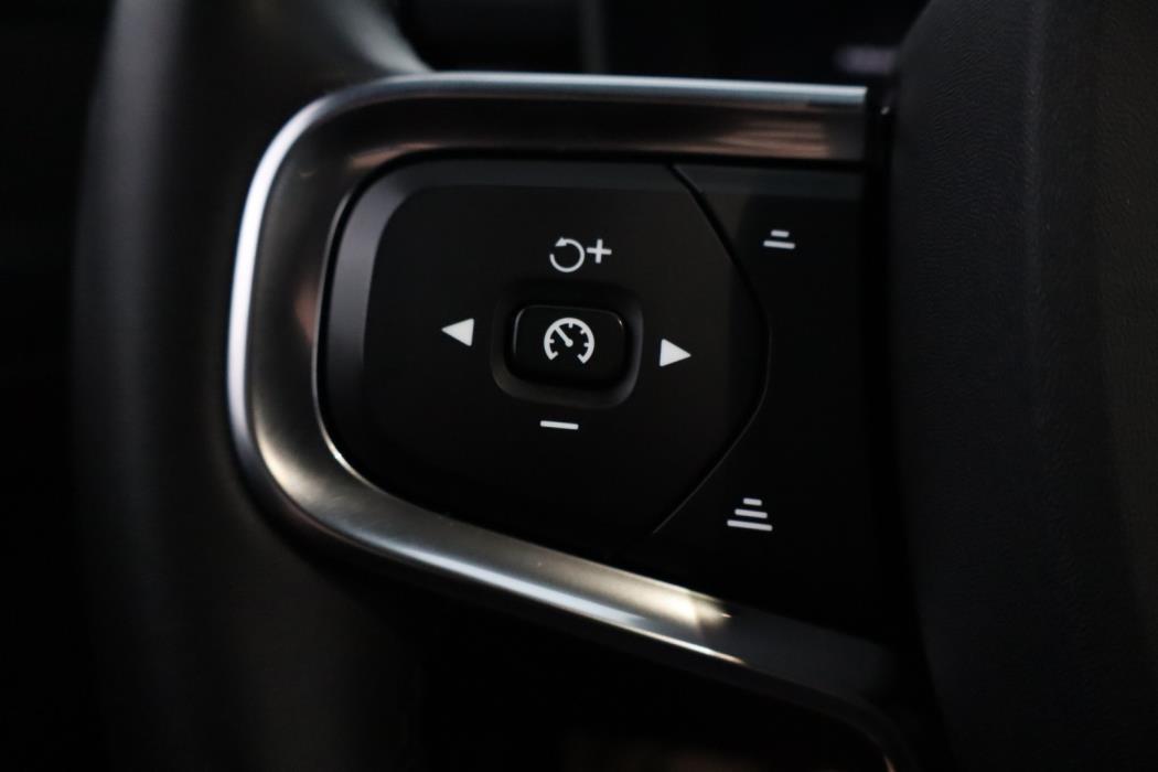 VOLVO XC40 2023