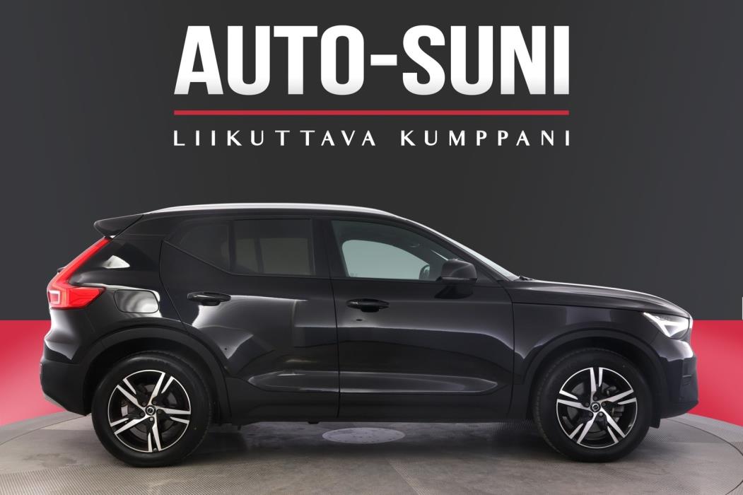 VOLVO XC40 2023