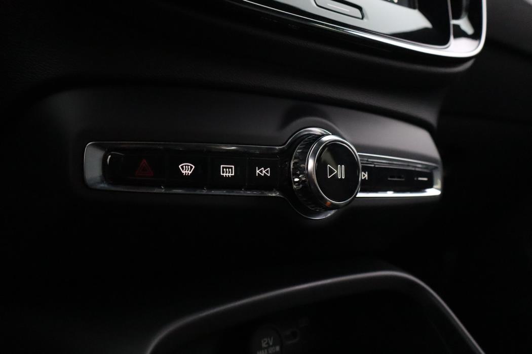 VOLVO XC40 2023