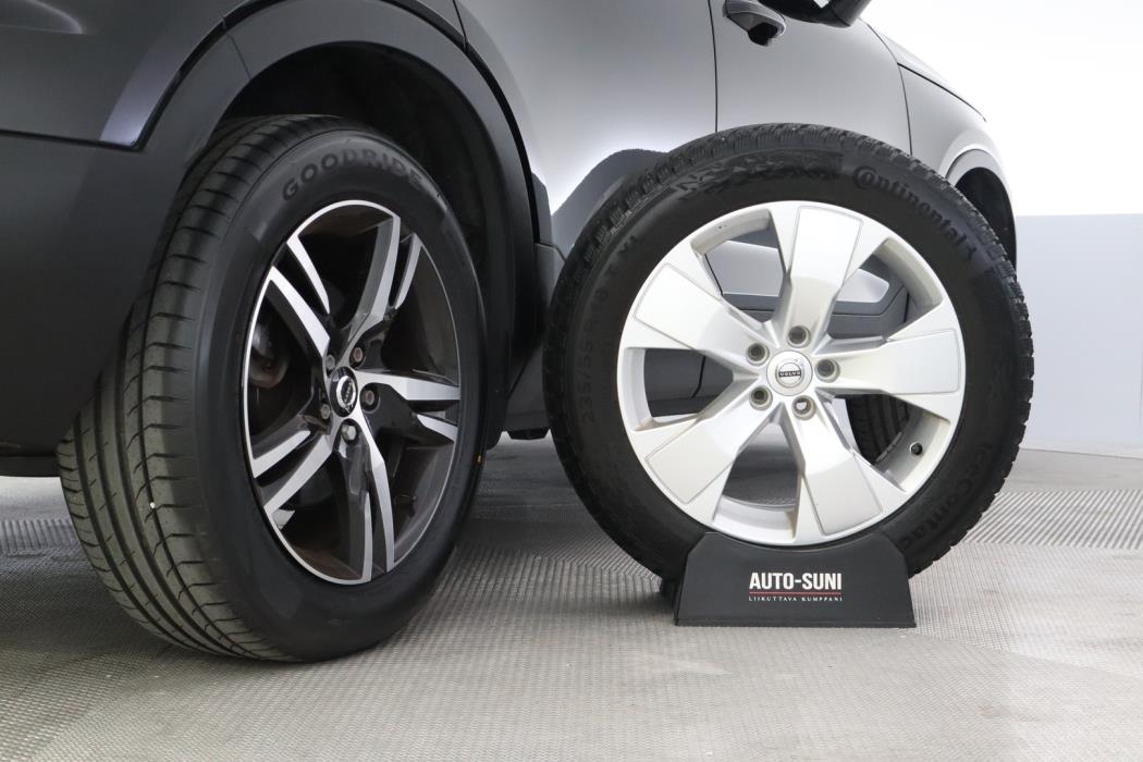 VOLVO XC40 2023