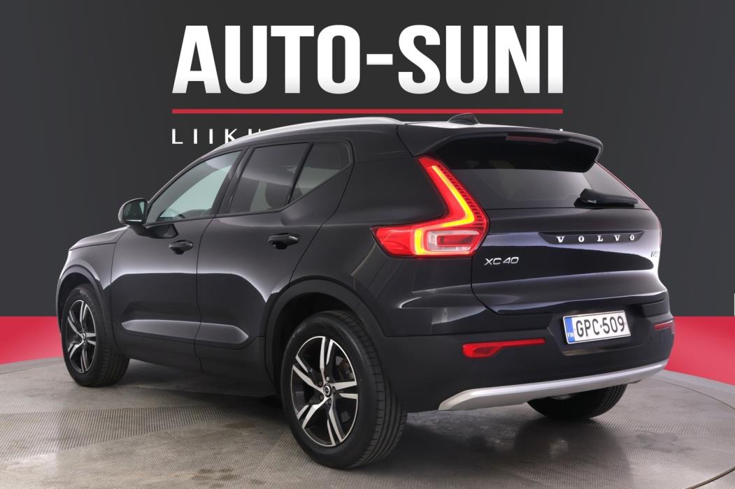 VOLVO XC40 2023