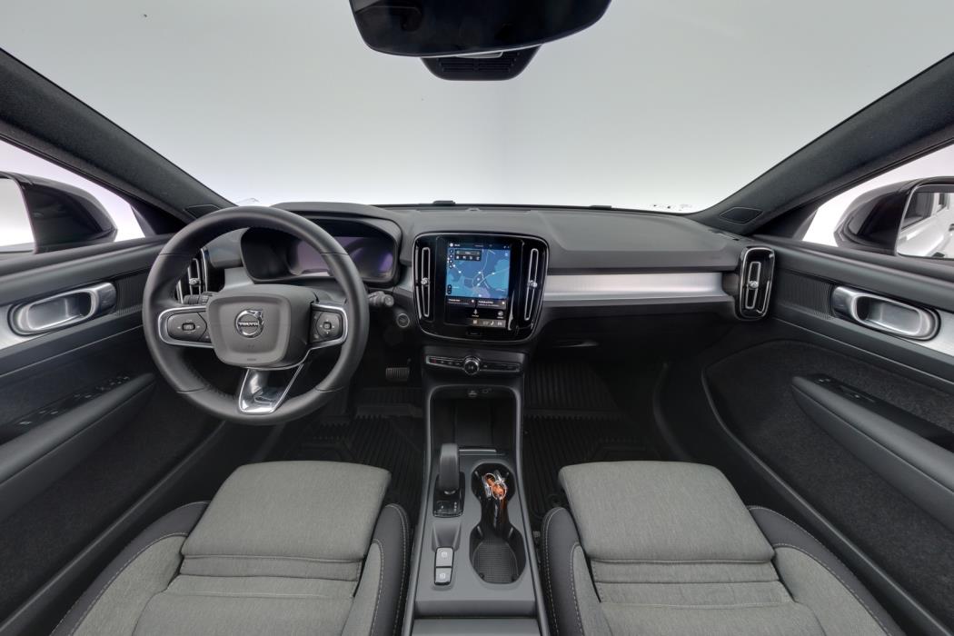 VOLVO XC40 2023
