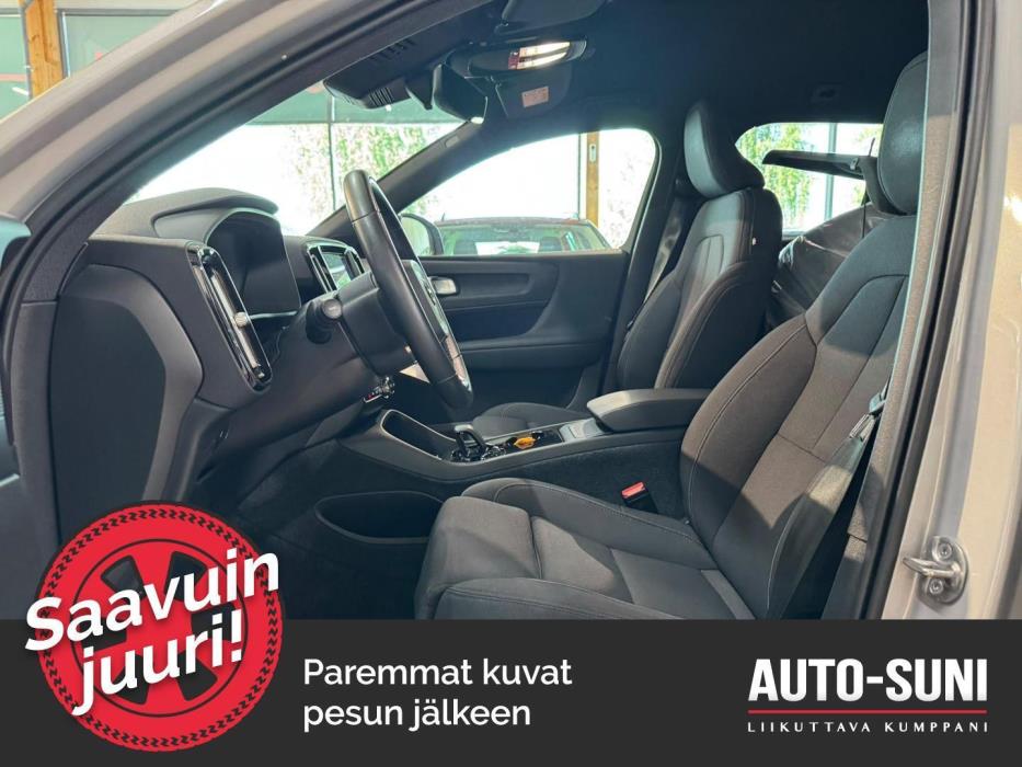 VOLVO XC40 2023