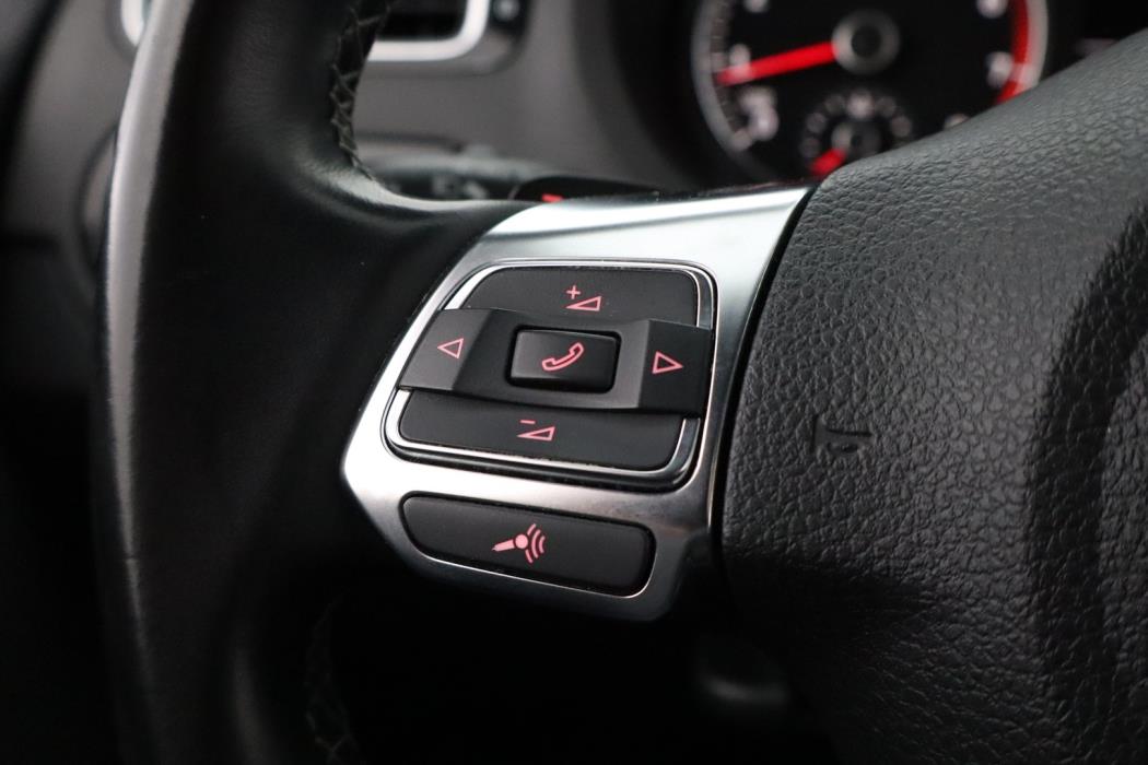 VOLKSWAGEN Polo 2013