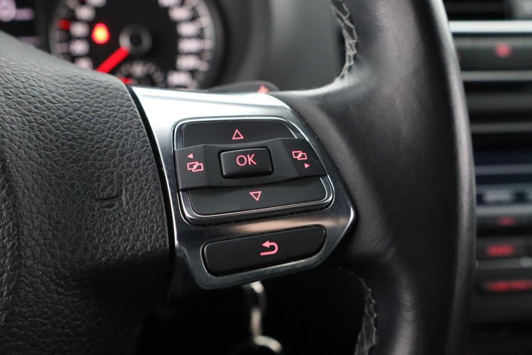 VOLKSWAGEN Polo 2013