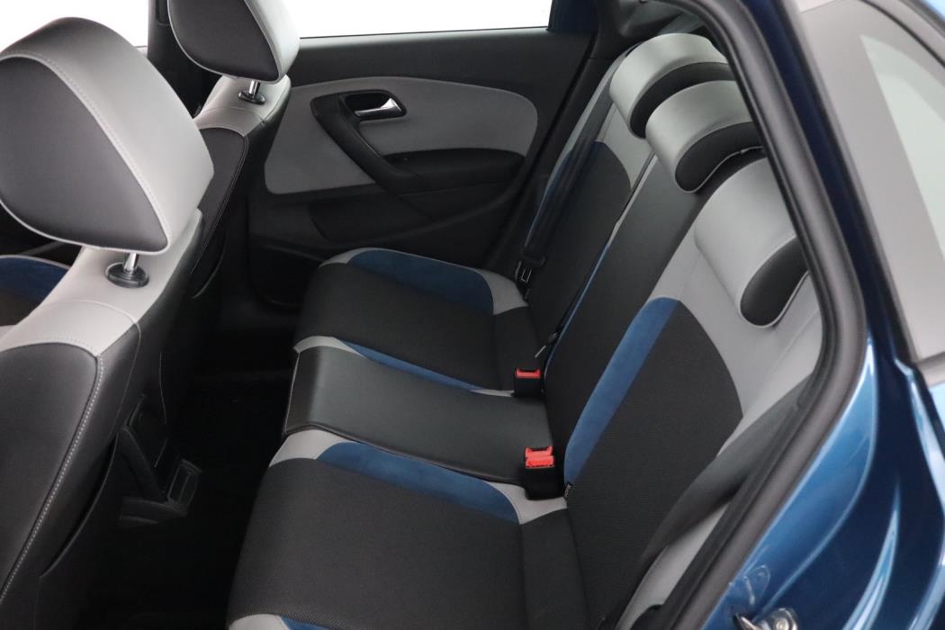 VOLKSWAGEN Polo 2013