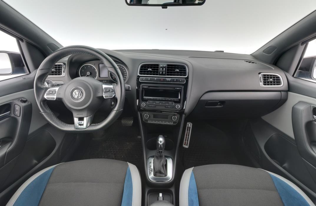 VOLKSWAGEN Polo 2013